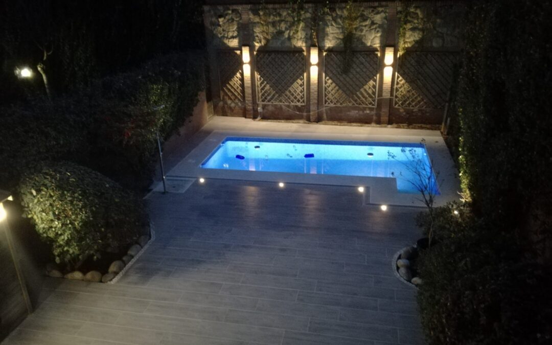 Instalación eléctrica para jardín y piscina con iluminación LED decorativas