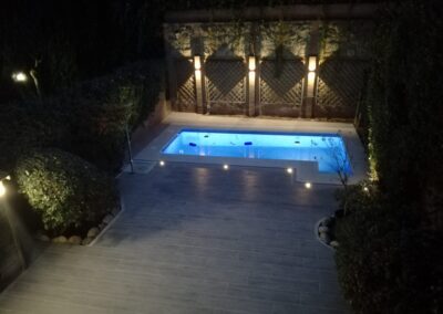 Instalación eléctrica para jardín y piscina con iluminación LED decorativas